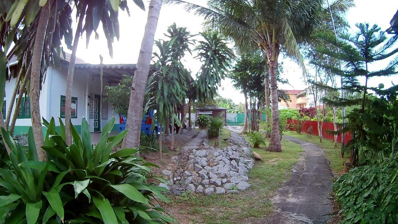 Sabandy Guesthouse Kuah Exterior foto